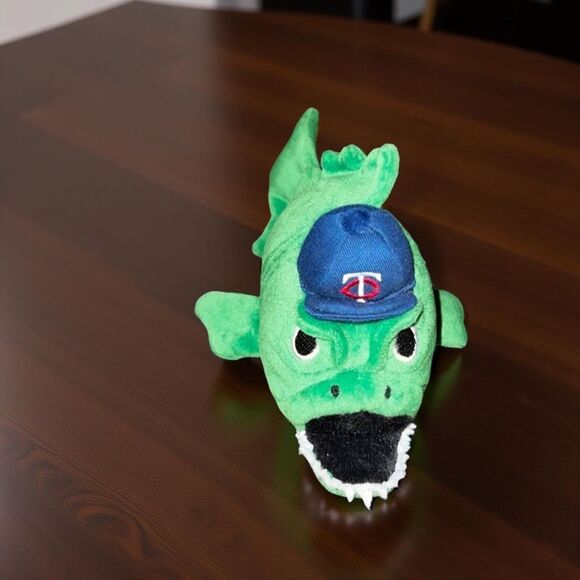 MLB Genuine Merchandise Forever Ollectanle Minnesota Twins Baseball Fish Plush - Picture 1 of 4